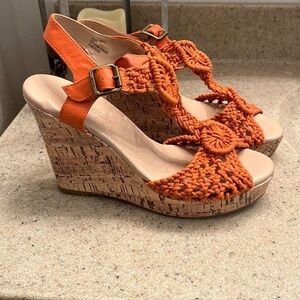 Hot Tomato brand size 10M wedge heel sandals with buckle closure